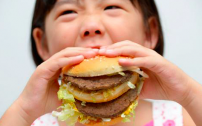 Tienen nuestros hijos malos hábitos alimenticios?